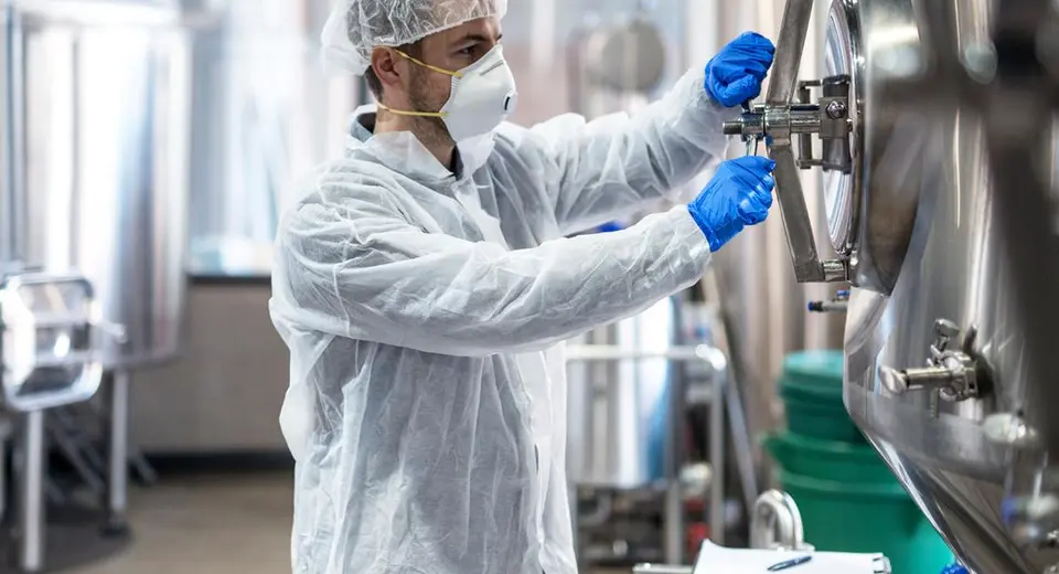 Ambiente industrial alimentício representando aplicações da linha EcoMax